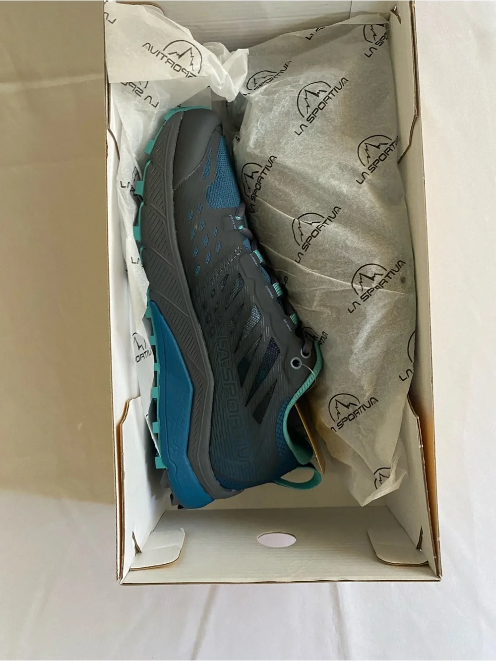 La Sportiva Jackal II Gray Mountain Running Shoes with Teal | Women’s 8 | NWT